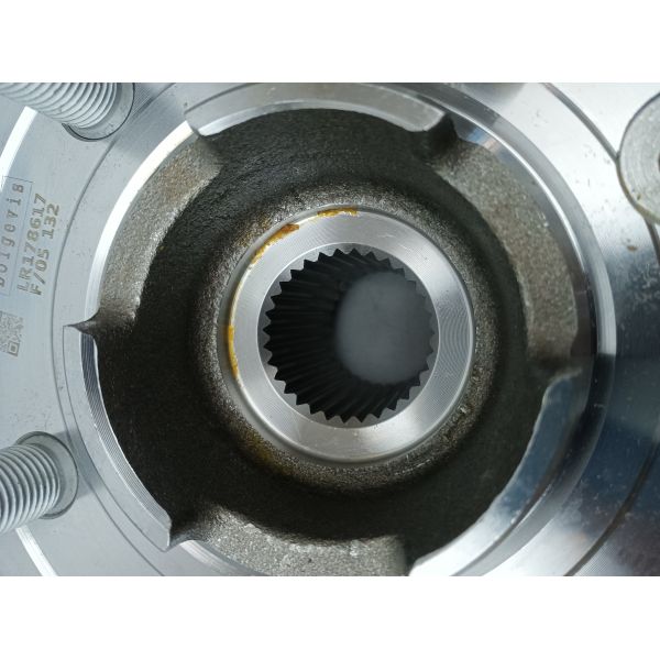 Hot selling front wheel bearing LR178617 for Land Rover New Defender 2020