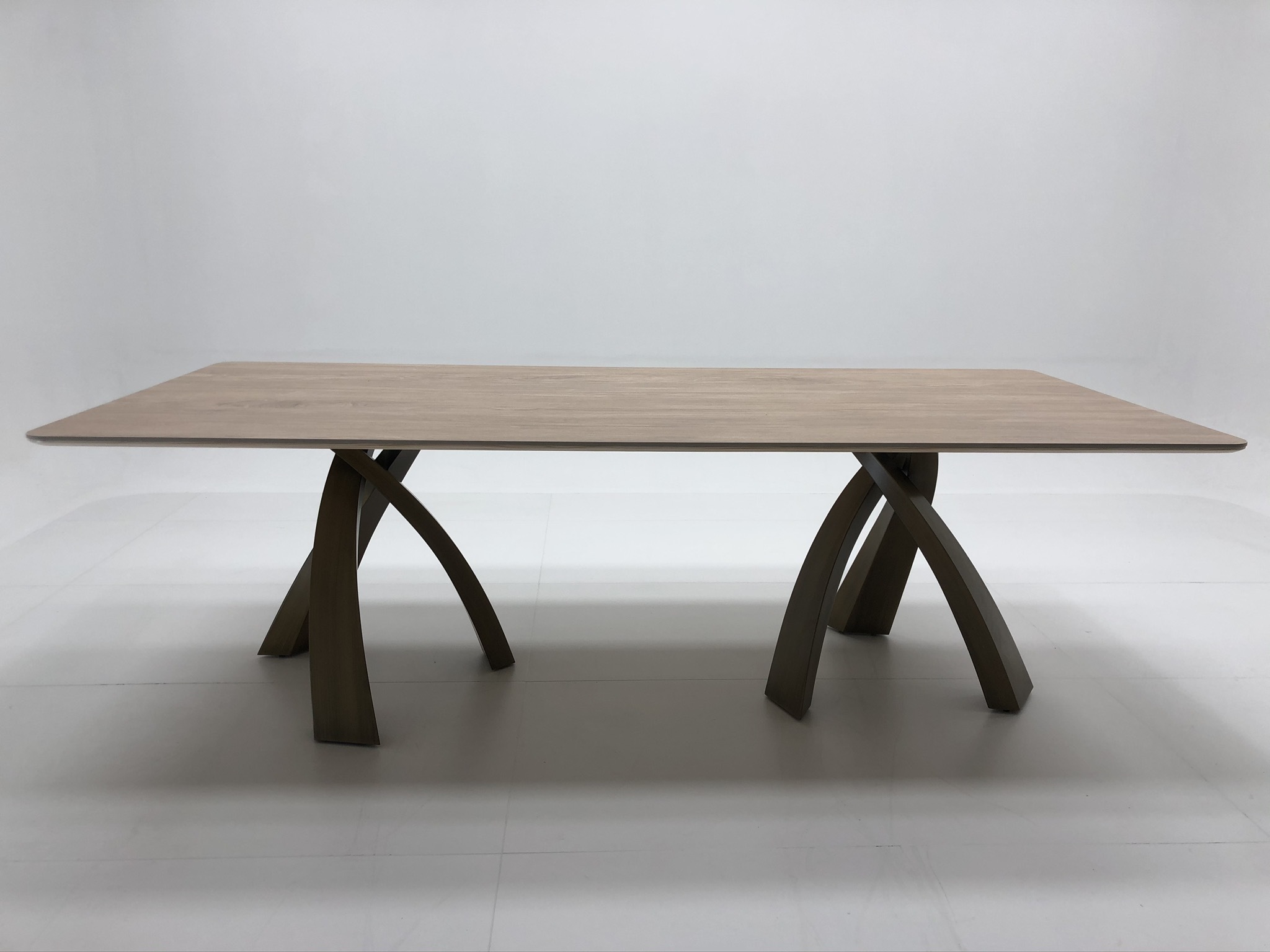 Modern Durable Easy Clean Restaurant Dining Table Chairs Set Wood Color Top Metal Frame For Commercial Use Restaurants Cafes Hotels