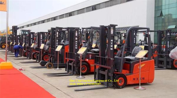 2.5t Diesel Power Stacker Forklift 36.8Kw Engine Euro III Ergonomic Design