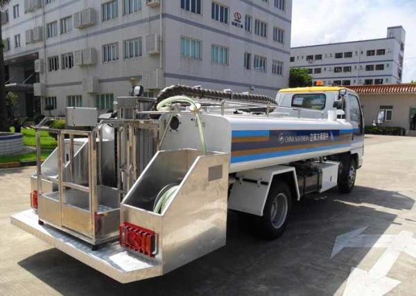 70 KM/H 4000L portable toilet truck