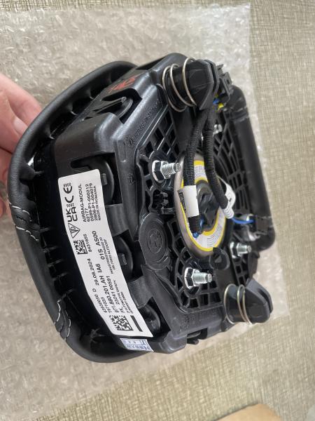 Airbag pour conducteur automobile Pour BMW G12 G30 Couverture en noir Assemblage d'airbags