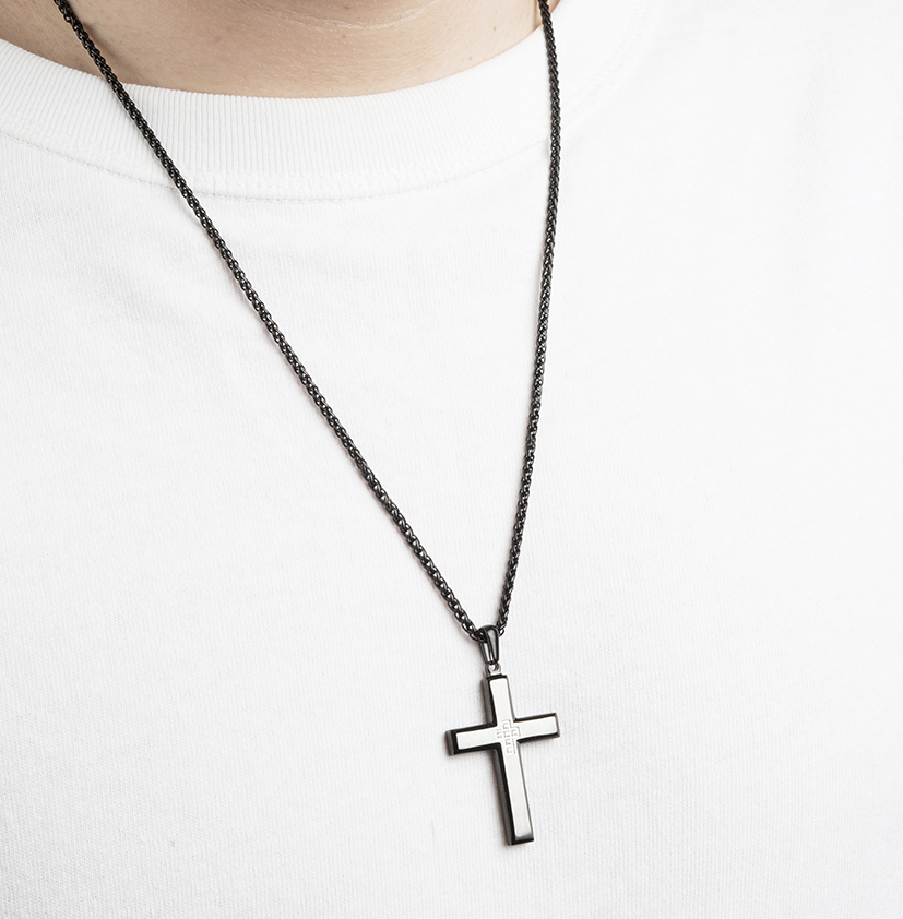 En stock Productos de forma cruzada colgantes para hombres collar para hombres con entrega rápida