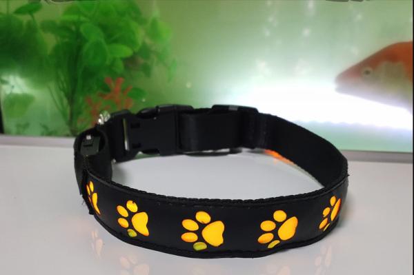 Suministros para mascotas Collar de perro LED con logotipo personalizado USB Modos de destello recargable Flash lento
