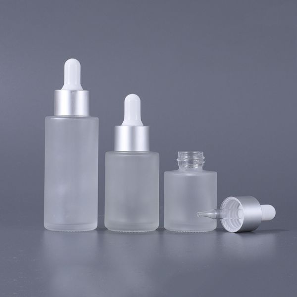 Стеклянные косметические контейнеры плоско взваливают на плечи замороженную косметическую бутылку капельницы сыворотки