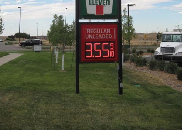Les signes électroniques évalue 24 signes menés de prix du gaz pour le changement des prix d'auvent