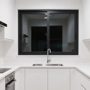 Fenêtre coulissante en aluminium avec verre 5 mm + 20A + 5 mm pour salles de bains