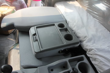 Используемый вес загрузки тележки груза Sinotruck Howo тележек топлива 8-10 4×2 привода тонн привода режима правого