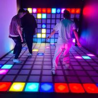 インタラクティブなLEDフロアライト ステージプロ 子供のためのLEDフロアゲームを活性化します
