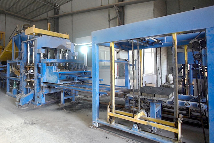 Машина блока Paver блокировки 10000pcs/H QT6-15 конкретная