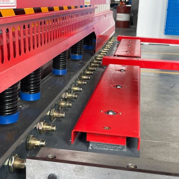 QC11K-4*2500 Hydraulic System Shearing Machine Swing Beam Shearer NC Controller E21S