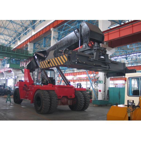 Diesel Reach Stacker For Container , Container power lift forklift 45 Tons Rated capacity
