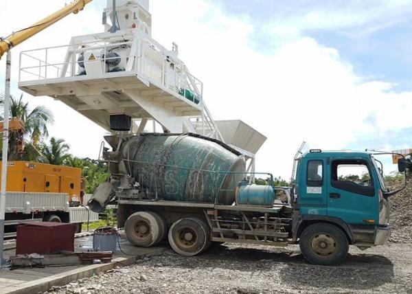 Mobile Concrete Mixing Plant , Optimized Mini Cement Batching Plant Equipment