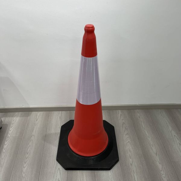 Wholesale 100cm Reflective PE Traffic Cone with Plastic Lifting Ring Roadblock Traffic Warning Product Road Work Cones 50cm 75cm 100cm Traffic Cones Rubber Base PE Traffic Safety Cone