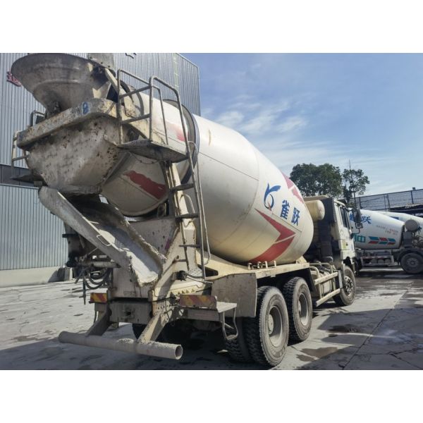 Adjustable HOWO Truck Mounted Concrete Mixer With High Efficiency