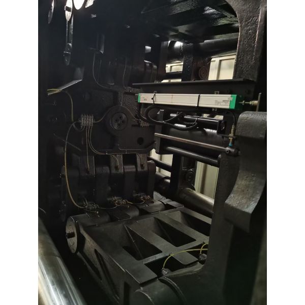 PVC Plastic Crate Injection Molding Machine Chen Hsong JM800 Stable Bridge Injection
