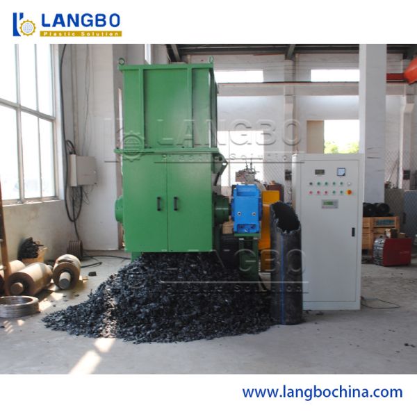 37KW Motor Power 500-1000KG/HR Capacity Double Shaft Shredder with 2 Years Warranty Plastic Recycling Machine
