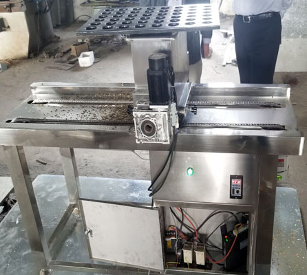 Le chocolat de gâteau d'acier inoxydable arrose le sel et Sugar Sprinkling Machine