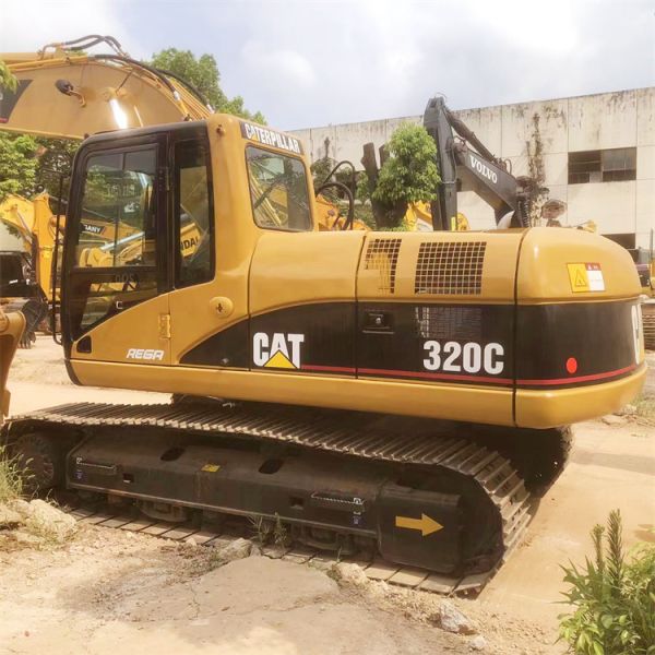 Fabricada no Japão, escavadeira usada Cat 320C com peças originais.