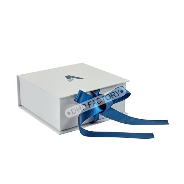 Boîtes cadeaux blanches durables avec couvercles magnétiques Box d'emballage de bijoux