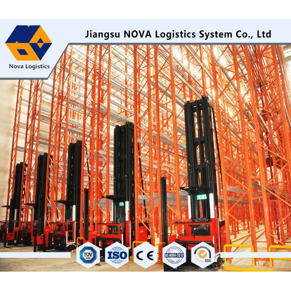 O armazém resistente das prateleiras do armazenamento do metal, laminou o racking estreito da pálete do corredor da placa de aço