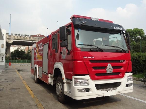 Howo 8T Foam Fire Truck , Water Tank Firefighting Apparatus 6 Wheel 290hp