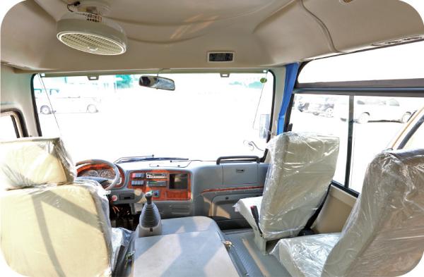 Small Commercial Vehicles Electric Minivan , Electric City Bus 70-90 Km / H