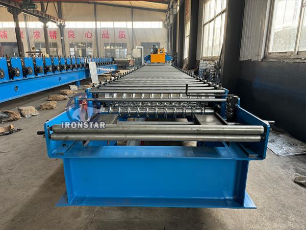 762mm 0.12-0.4mm corrugated roll forming machine in Indonesia Raw material: GI (Galvanized Steel ) material G550