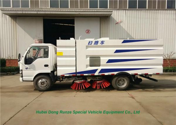 Outdoor Vacuum Isuzu Road Sweeper Truck / Urban Street Road Cleaning Vehicle