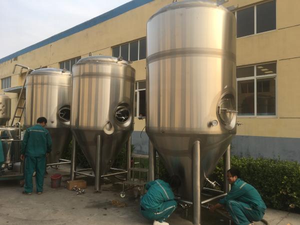 SUS304 Craft Beer Brewing Equipment 20bbl With Carbonation Stone PLC Control