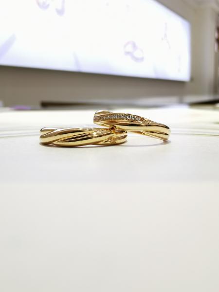 Twisted Stripe Men17.5 Women12.5 18k Gold Wedding Rings