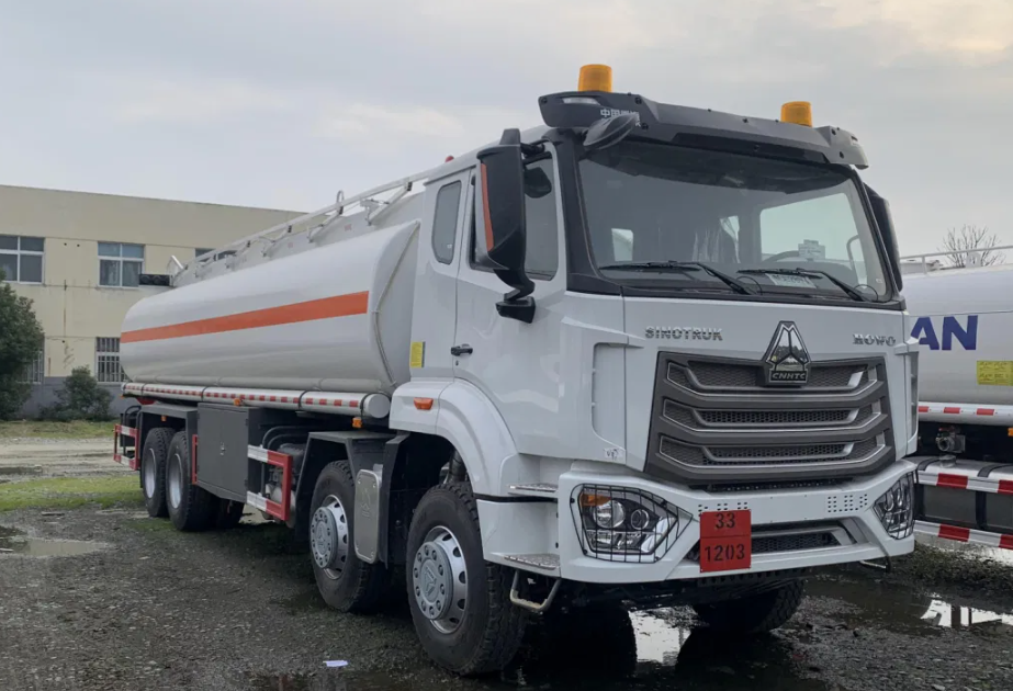 Sinotruk 4X2 380HP 400HP 10cub 20cub Грузовой грузовик Тяжелый пожарный питьевой распылитель