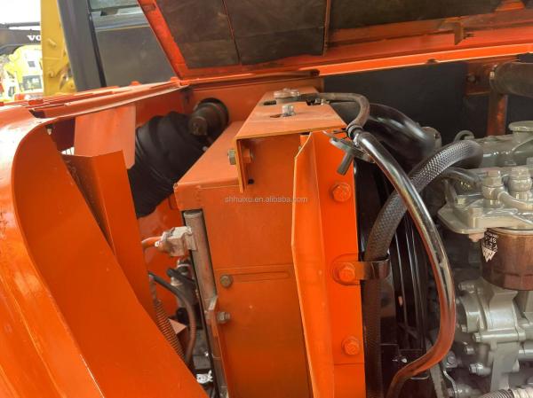 Excavatrice Hitachi ZX60 6T d'occasion pour la construction et l'aménagement paysager