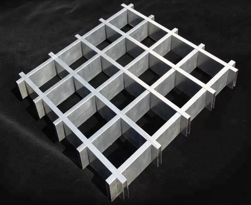 0.3mm-0.9mm Restaurant Metal Ceiling Tiles Fireproof Concealed False Open Cell