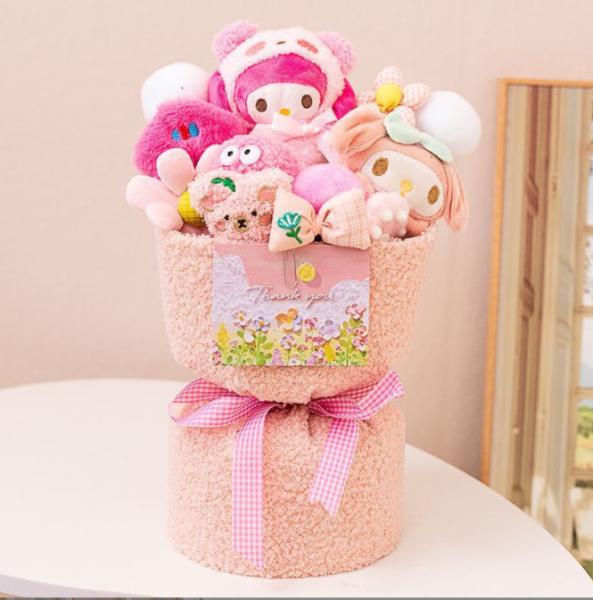 Bouquet de poupée en peluche en préparation