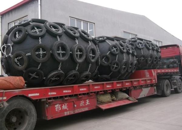 High Energy Absorption Pneumatic Marine Fender , Boat Dock Fenders And Bumpers