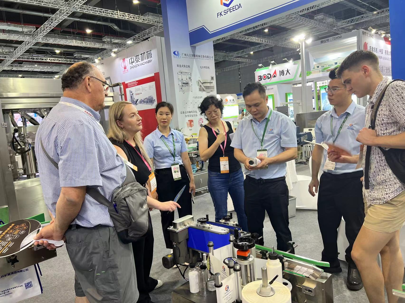 Машина высокоскоростной упаковки типа подушки для пищевых печенья печенья и шоколадных батончиков