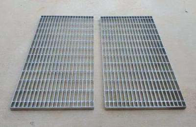 Heavy Duty Steel Grating Plate Gi Steel Serrated Grating Mesh for Drainage Factory Price