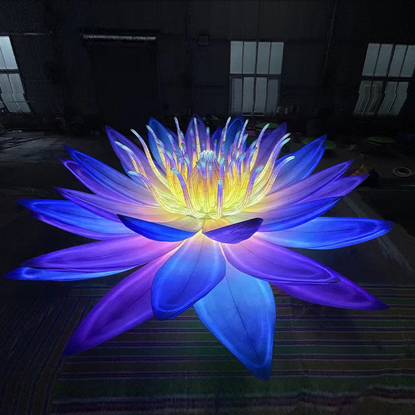 Christmas Wonderland Creative Lighting LED Light Up Chinese Lanterns Show