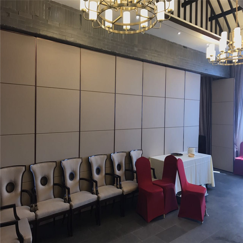 Деревянное сползая складывая ядровое доказательство разделяет съемный раздел офиса