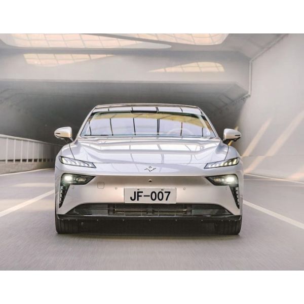 007 DongFeng Pure Electric Racing Car Wheelbase 2915MM  range 530KM