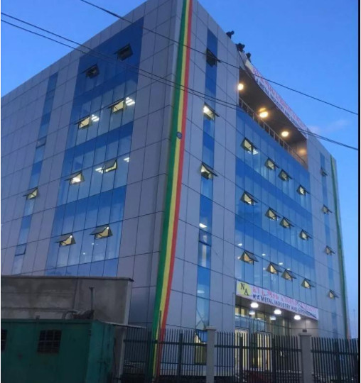 Индивидуальное современное многоэтажное сборное стальное здание