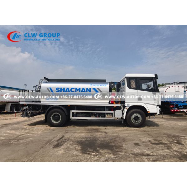 SHACMAN X3000 10m³ Asphalt Distributor Truck Precise Asphalt Spreading For Road Maintenance