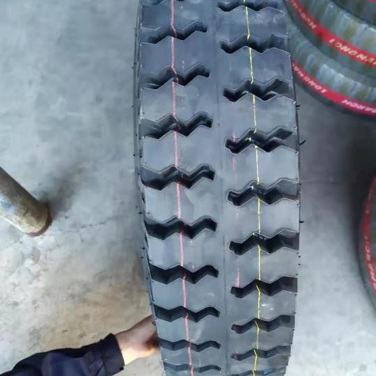 Bias Ply Heavy Duty Truck Tire 1000-20