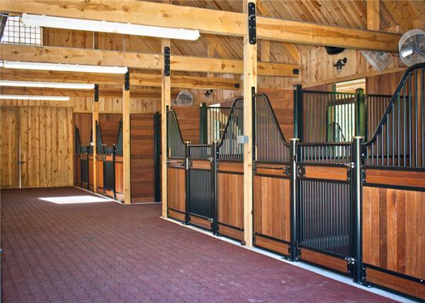 Estábulos de aço revestidos portáteis do cavalo do pó preto 3.6m 3.8m 4.0m