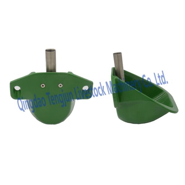 Flexible Automatic Drinkers For Pigs , Pig Water Dispenser For Providing Enough Water