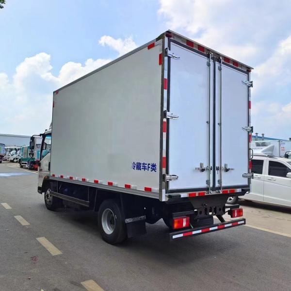 Sinotruk Howo 4.2 Meters Refrigerated Truck Euro6 Standard 6 Speed Transmission