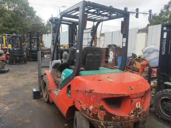                  Good Condition Triplex Stage with Side Shifter 3ton Fd30t-16fd30t-17 Komatsu Used Forklift on Promotion             