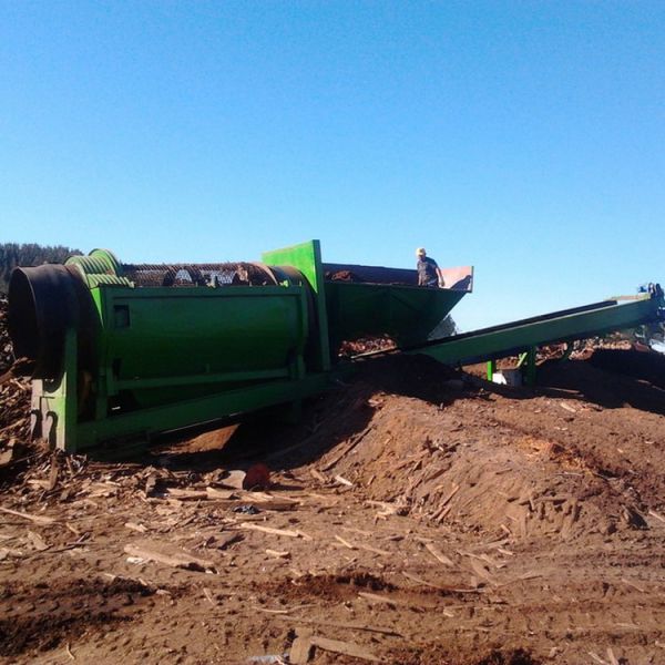 Mobile Sawdust Firewood Wood Chips Sieve for Fertilizer Biomass Woodchip Screening