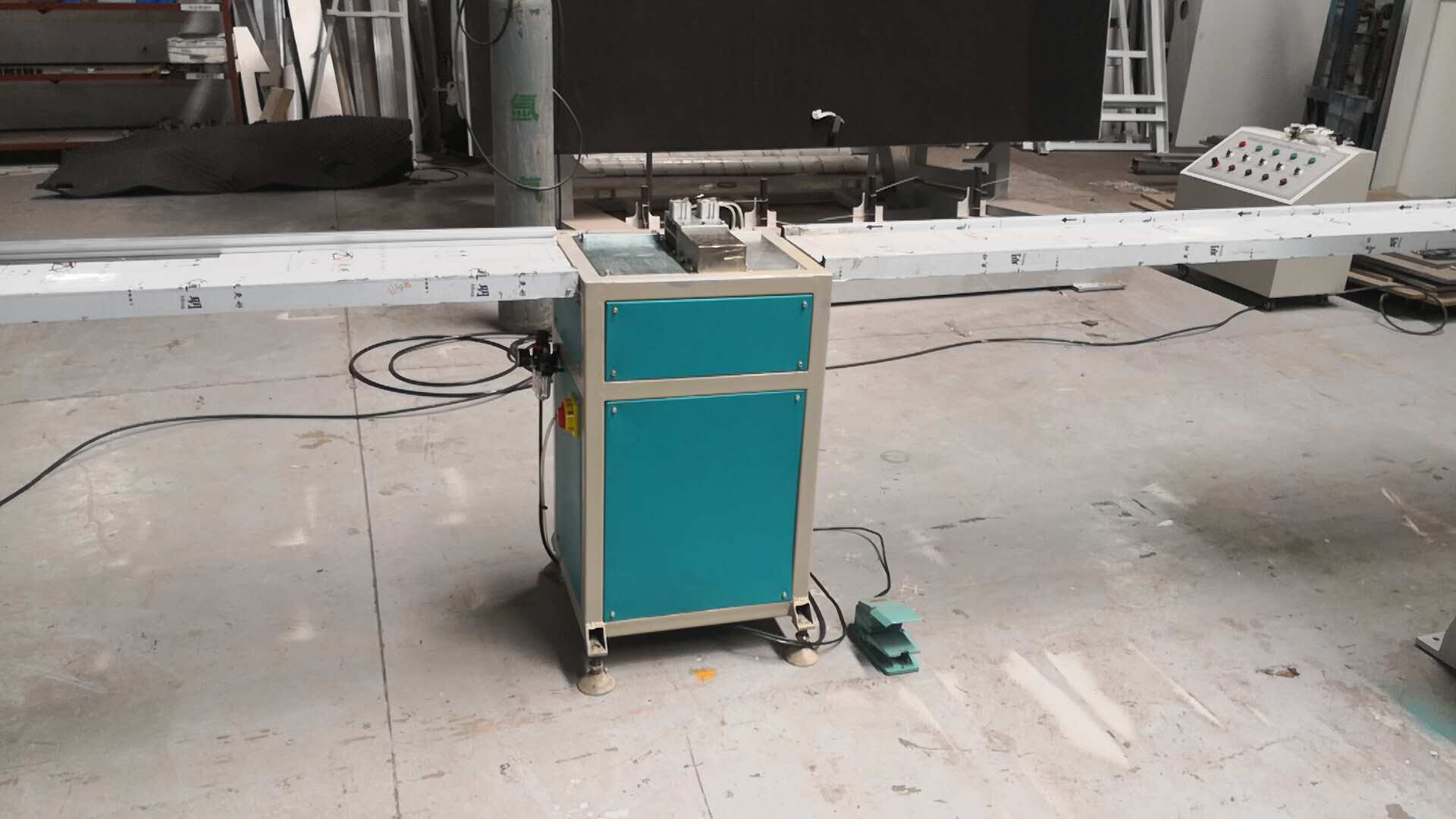 Портативный алюминиевый автомат для резки Адвокатуры прокладки обслуживание 0,55 киловаттов легкое