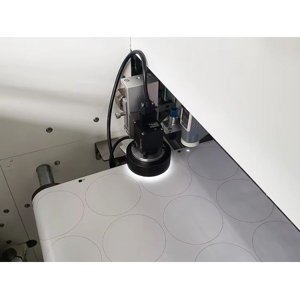 Una estación de seis cabezas VD3350 Máquina de corte de etiqueta digital de alimentación automática